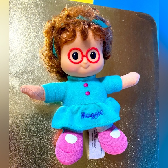 FISHER-PRICE LITTLE PEOPLE MAGGIE DOLL PLUSH VINTAGE 2004 5.5” - Picture 6 of 10